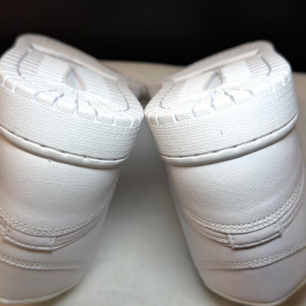 Nike Air Jordan 1 Mid “Triple White” – DV0991-111 | 8.5W - Picture 7 of 10